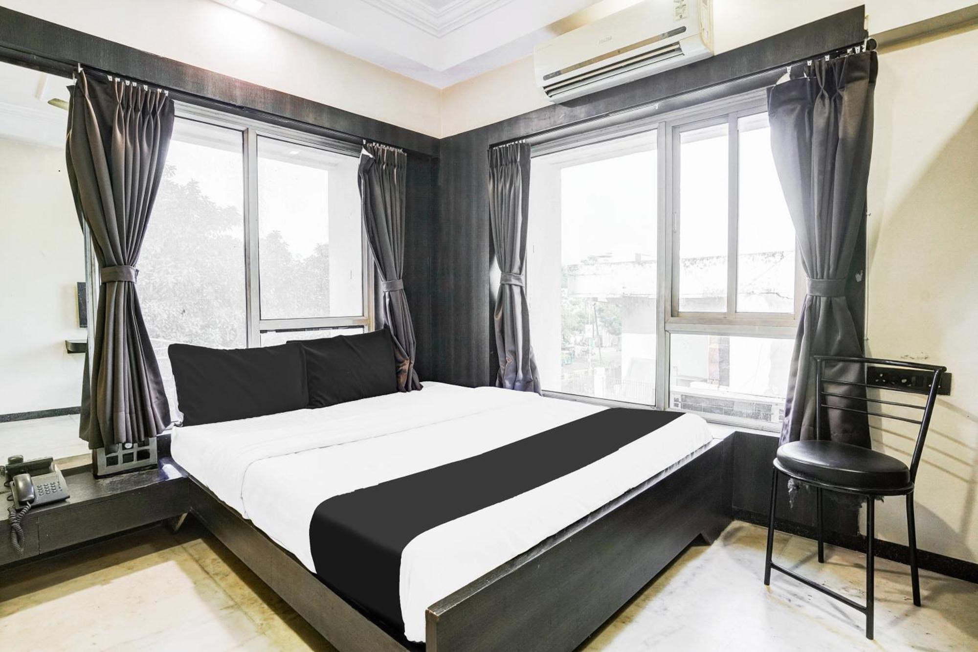 Super Collection O Ashram Road Near Sardar Bridge Formerly Hotel Apple Inn Ahmedabad Exterior photo